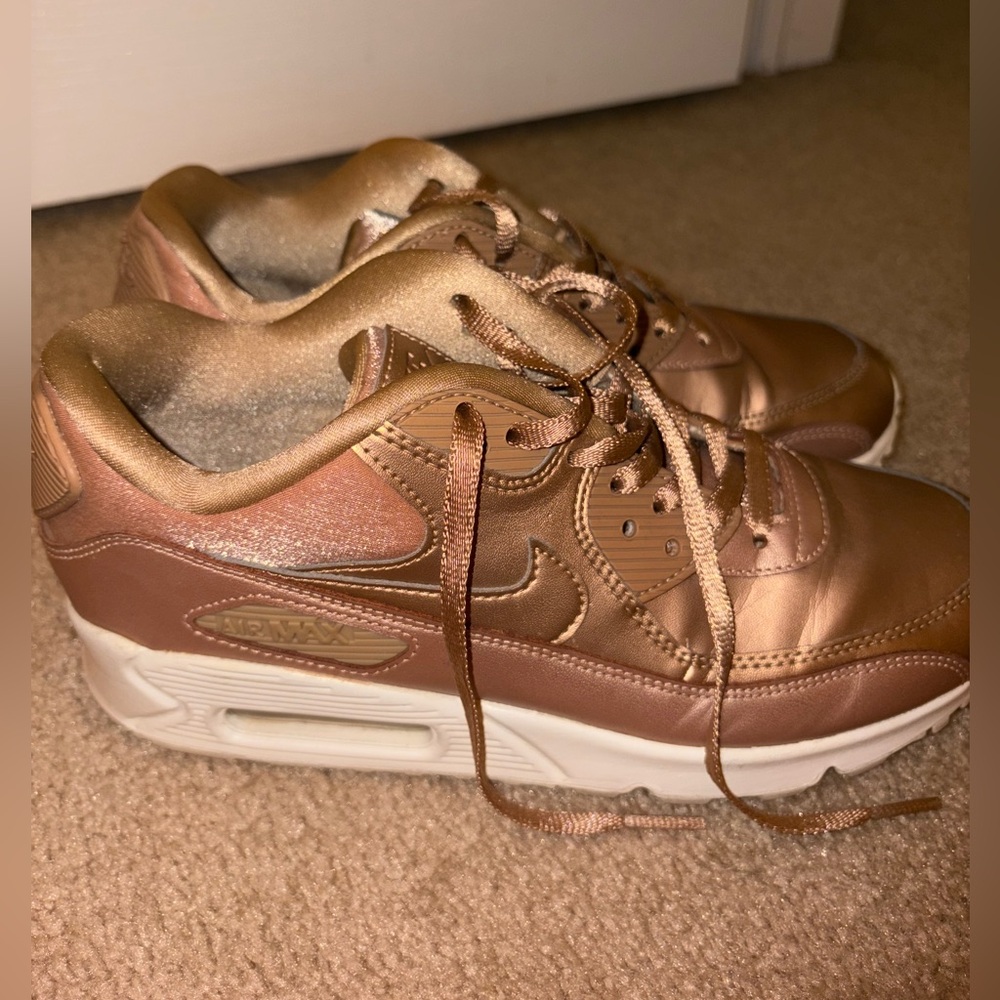 Nike air max 90 metallic rose gold size 6.5 women’s